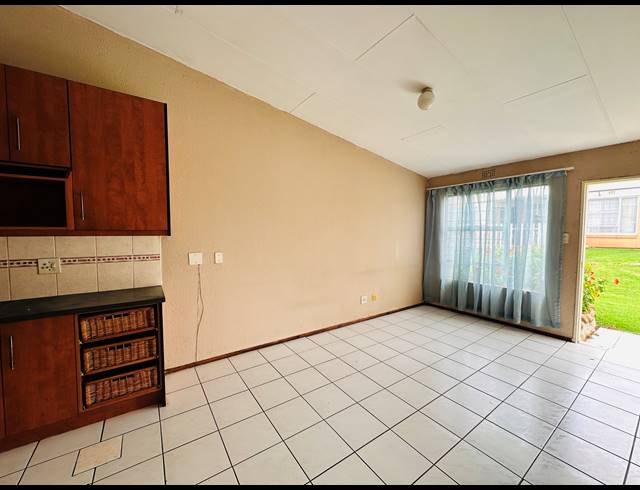 2 BEDROOM TOWNHOUSE FOR SALE IN RIDGEWAY